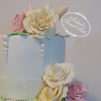 עוגת חתונה - תחרה וורדים אכילים