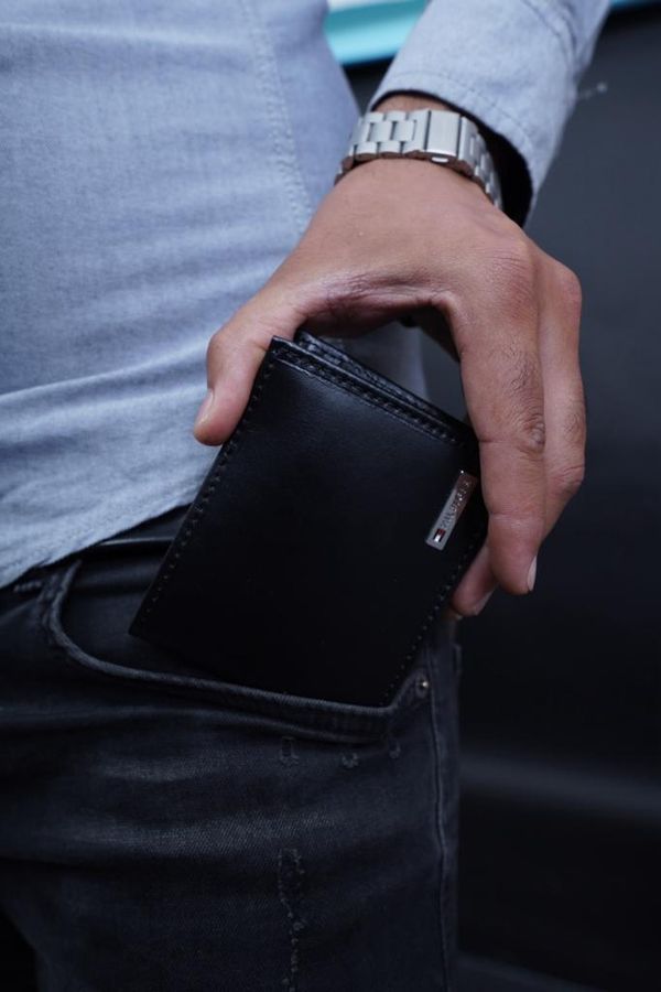 ארנקים ותיקים לגבר