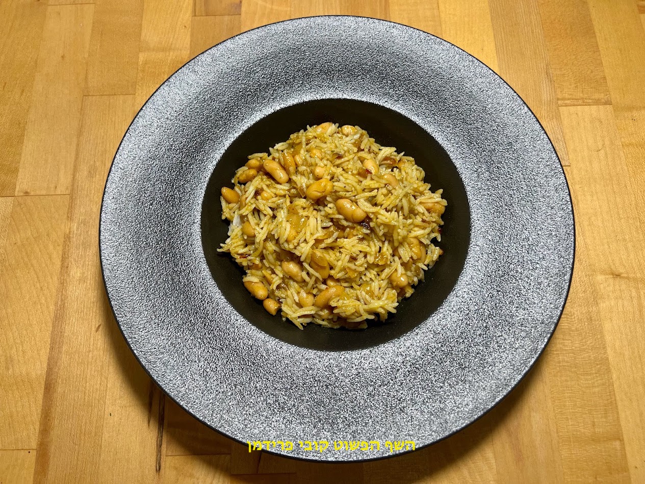 אורז בסמטי עם שעועית ברוטב עגבניות ובצל מטוגן אורז בסמטי עם שעועית ברוטב עגבניות ובצל מטוגן
