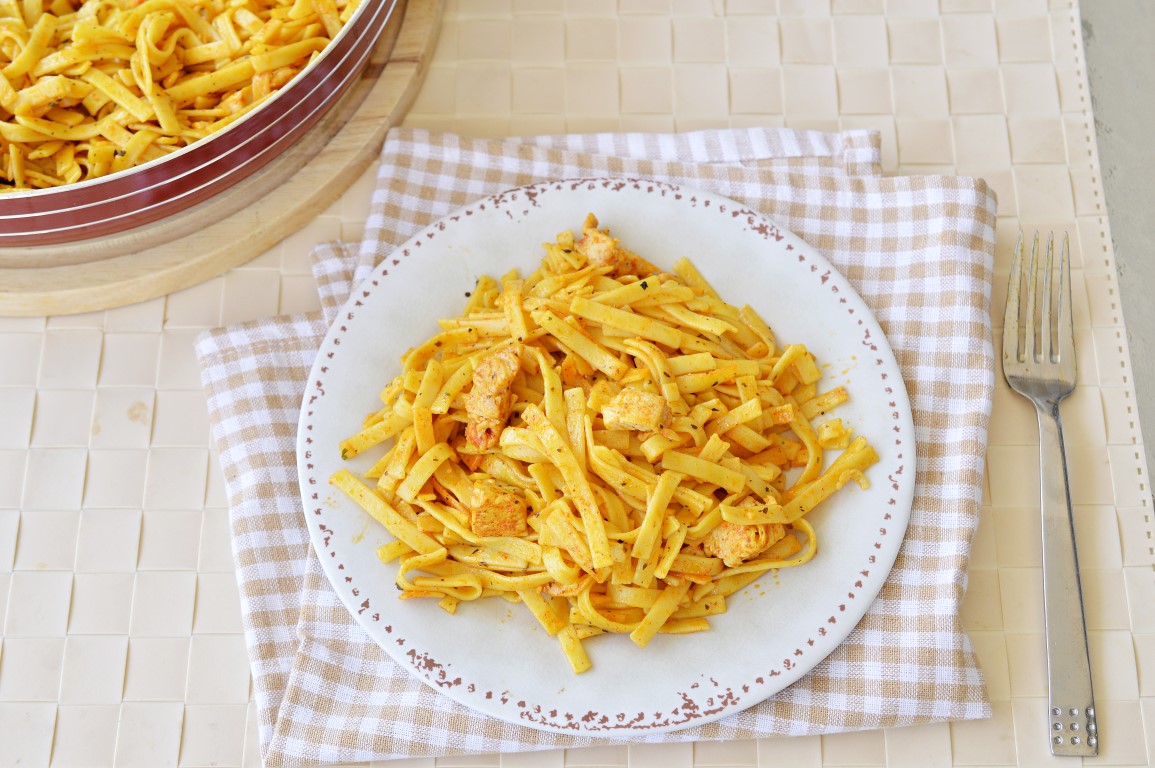 אטריות וחזה עוף