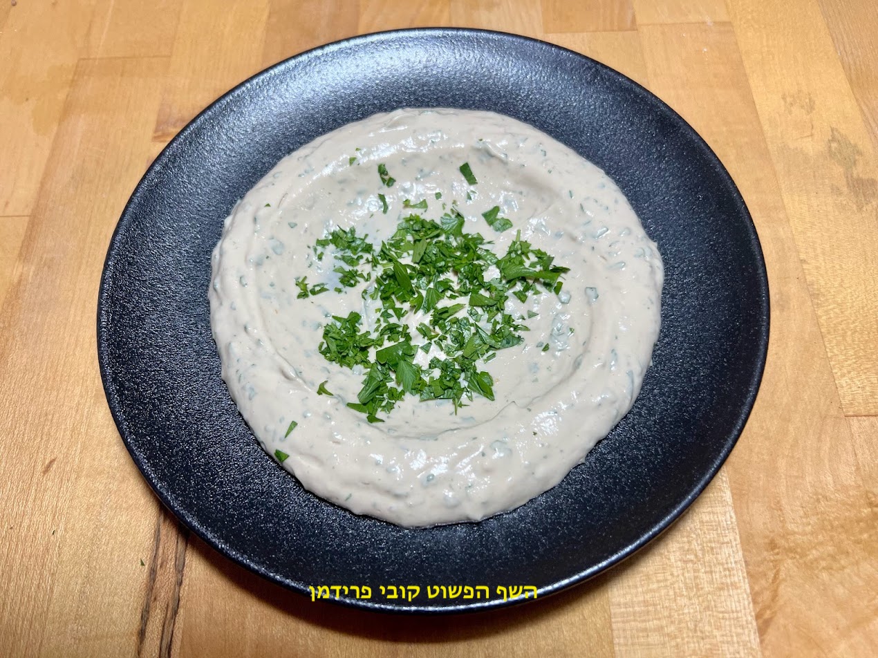 ממרח טחינה ירוקה עם הרבה פיטרוזיליה