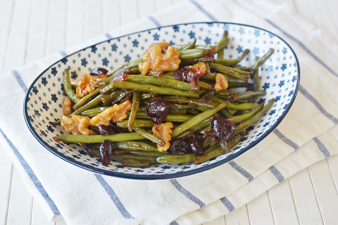 שעועית ירוקה עם חמוציות