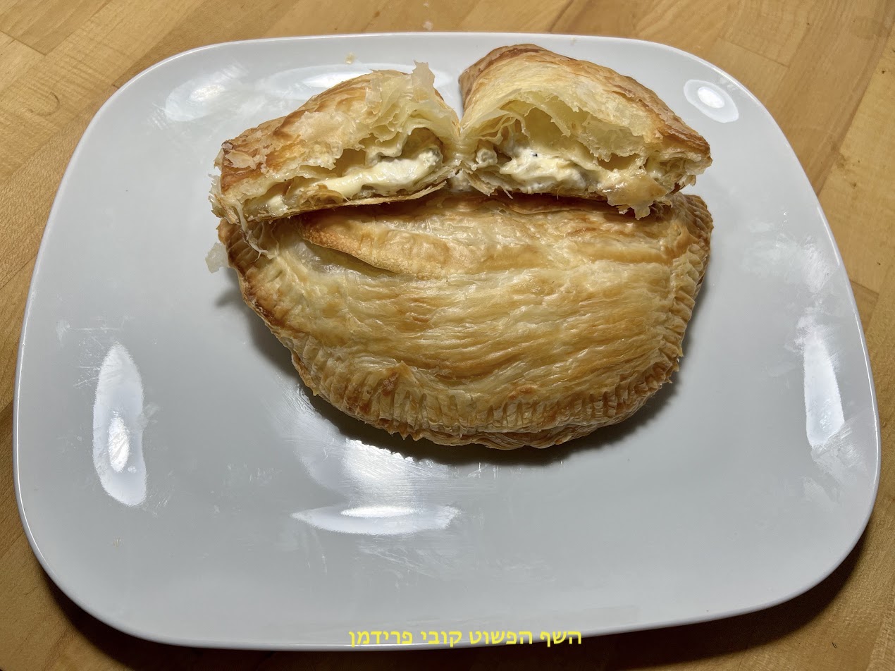 סמבומלווח ממולא בתערובת גבינות פיקנטית