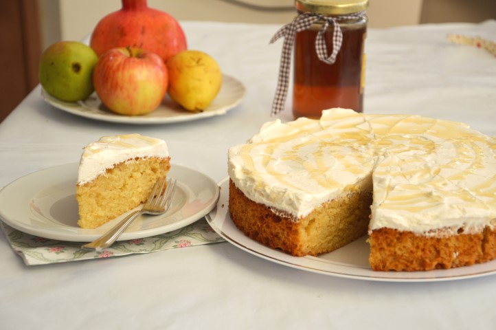 עוגת דבש חגיגית עם קרם