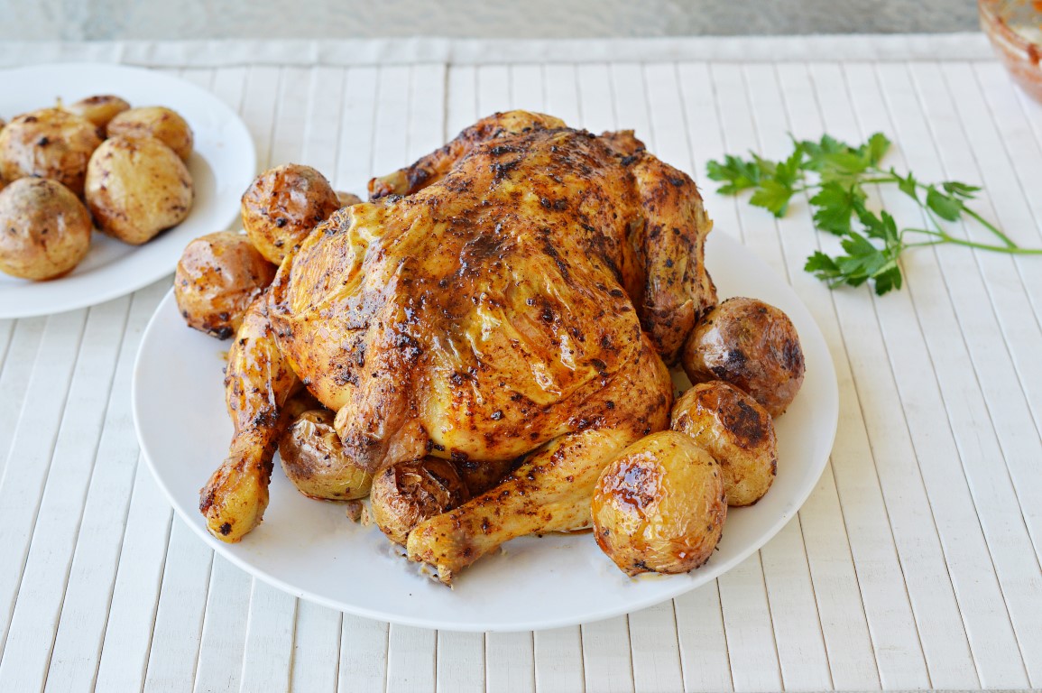 מתכון עוף שלם בתנור עם תפוחי אדמה
