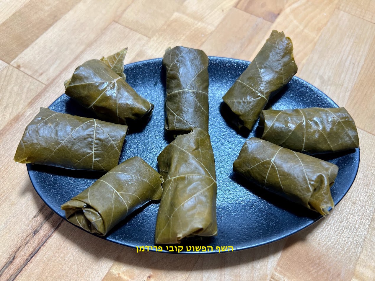 עלי גפן ממולאים תערובת פריקה וגבינות