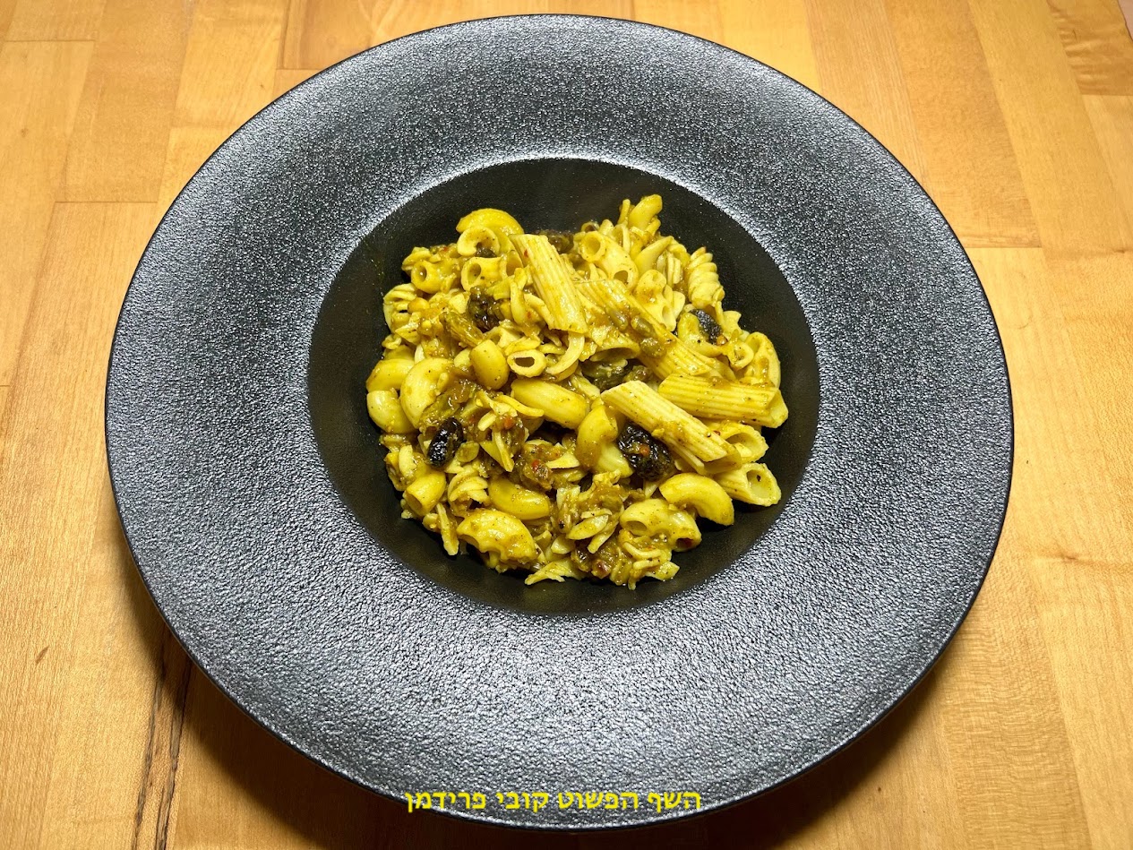 פסטה עם פירות יבשים פיצוחים ובצל מקורמל לראש השנה פסטה עם פירות יבשים פיצוחים ובצל מקורמל לראש השנה