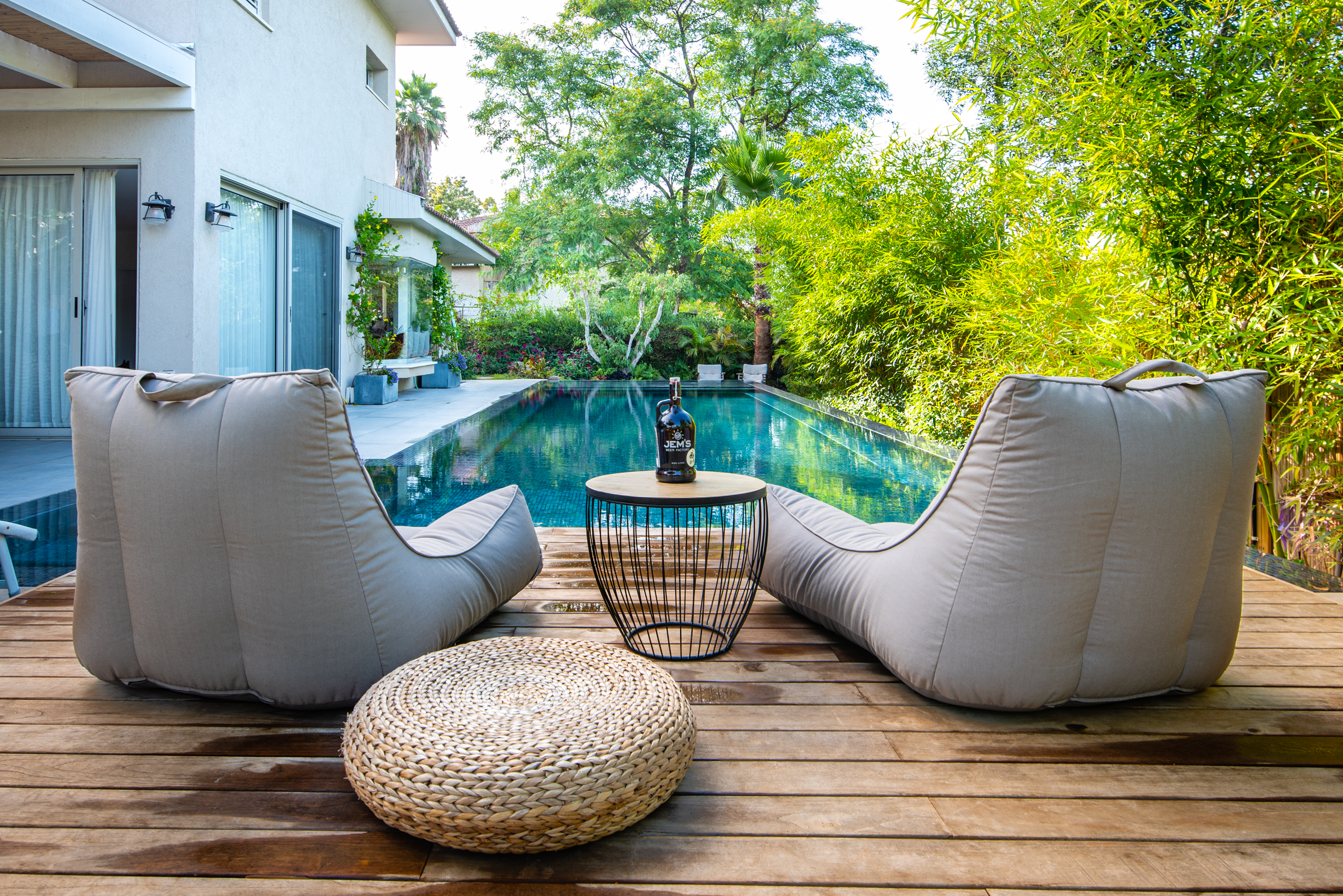 בריכת שחייה