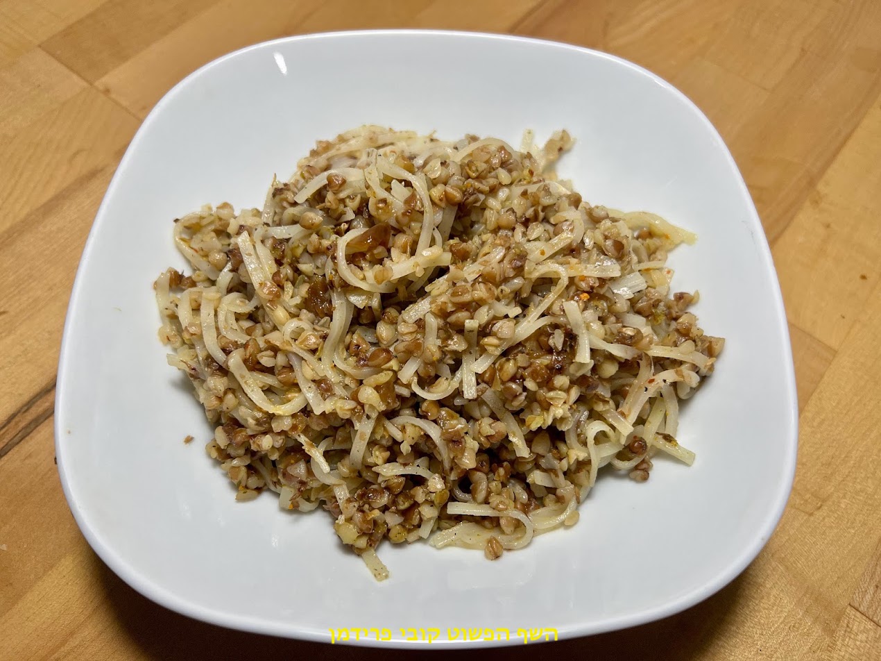 קשאלך (כוסמת) עם אטריות אורז ובצל מקורמל